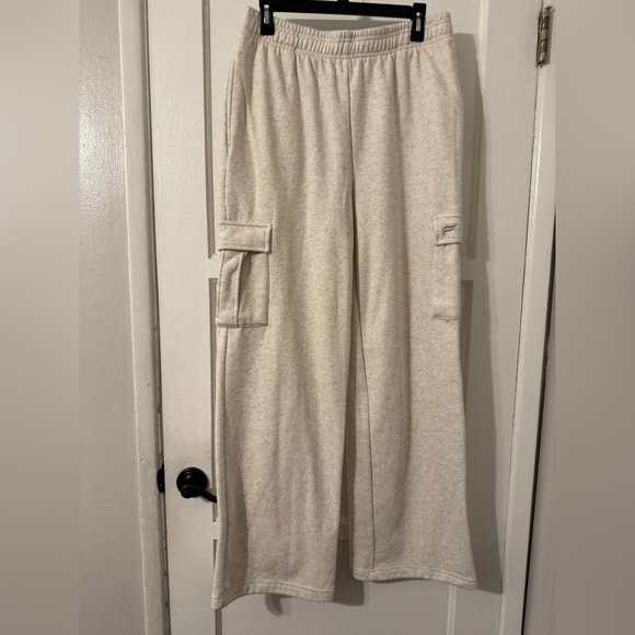 Fabletics Cozy Fleece Wide Leg Cargo Sweatpant Sz large TALL - Picture 5 of 7